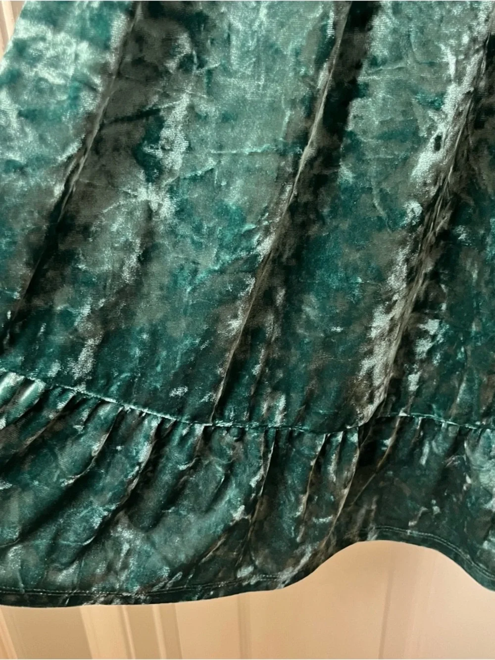 Motherhood Emerald Green V-Neck Tiered Crushed Velvet Dress Size Large NWT - Picture 4 of 11